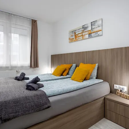 Atrium With Free Parking And Ac Apartamento *