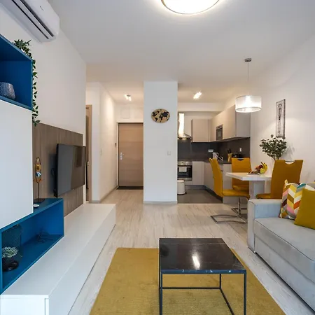 Atrium With Free Parking And Ac Budapest
