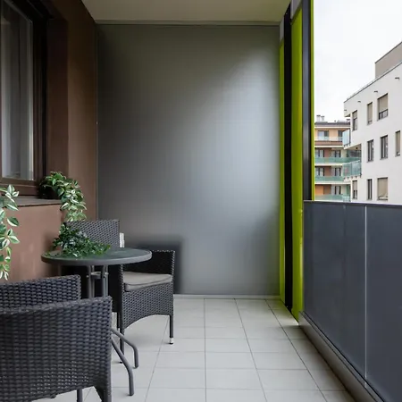 Atrium With Free Parking And Ac דירה