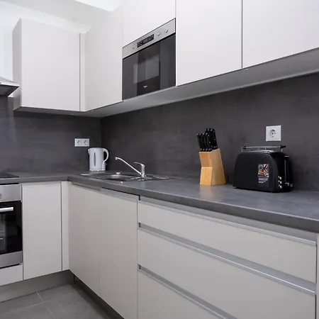 Atrium With Free Parking And Ac Apartamento Budapest