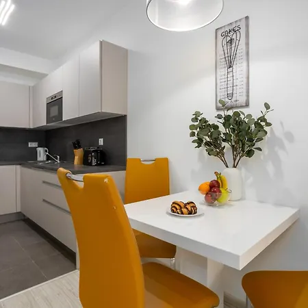 Atrium With Free Parking And Ac Apartamento *