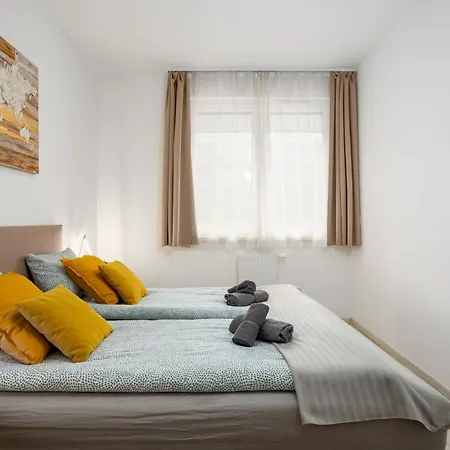 Atrium With Free Parking And Ac Apartamento *